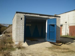 при наличии автомобиля без гаража не обойтись