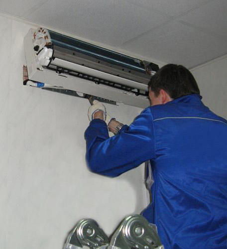 Снятие настенной сплит-системы не займет много времени