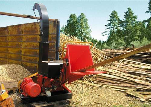 Процесс дробления древесины