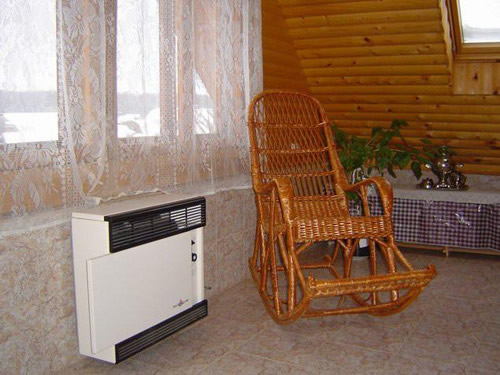 Конвектор хорошо вписывается в интерьер комнаты