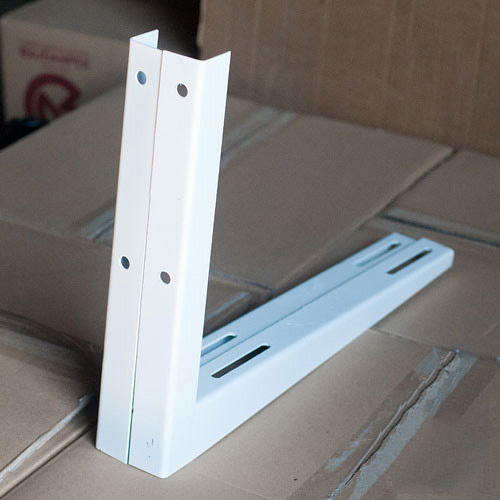 Всю опору на себя берет кронштейн