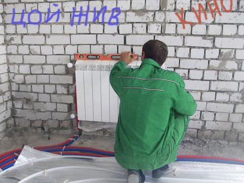 установка радиатора по уровню