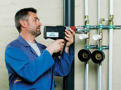 Трубы из армированного полипропилена соединяются между собой методом горячей сварки