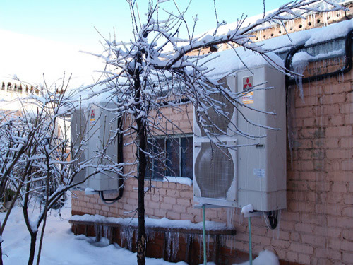 В холодное время года кондиционеры не используют