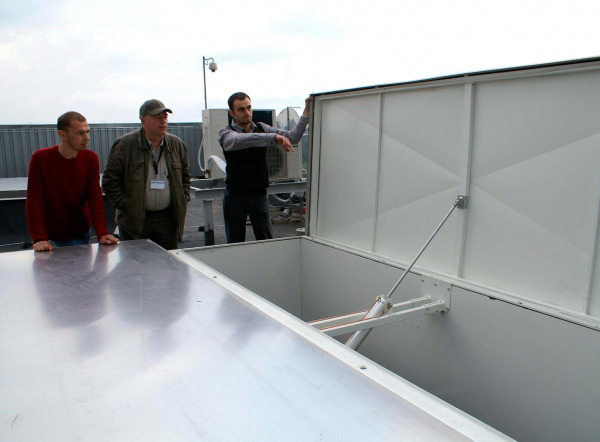 люк дымоудаления на крыше