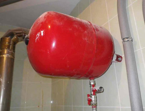 Расширительный бачок - обязательный элемент системы отопления