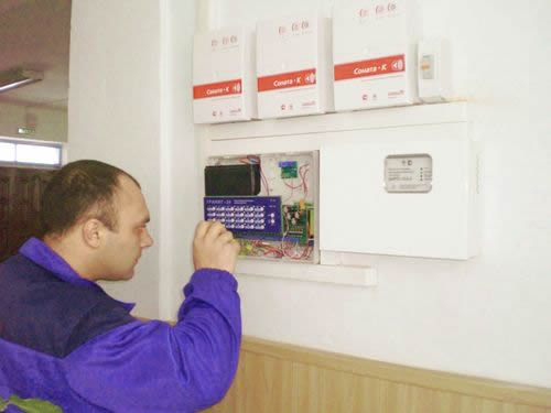 Неоспоримым плюсом такой системы является ее эстетичность, так как провода не портят интерьер