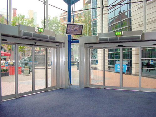 Данный тип устройств широко используют в торговых центрах и офисах 