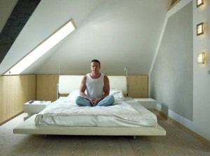 Чердак можно переоборудовать в комнату