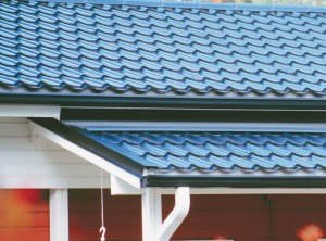 Чаще всего на домах можно встретить именно скатные крыши