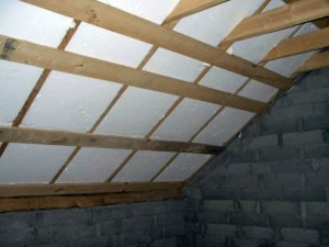 Утепление крыши гаража пенопластом.