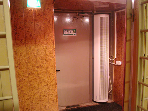 завесу у двери