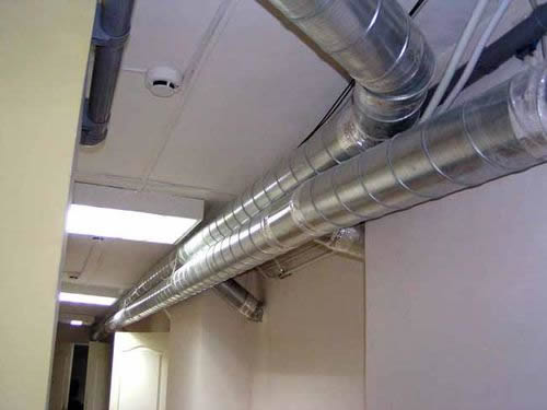 Высокий уровень шума вентиляции и кондиционирования вызывает раздражение и ведет к снижению остроты слуха