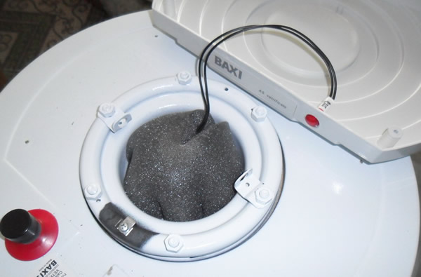 Снятая защитная крышка